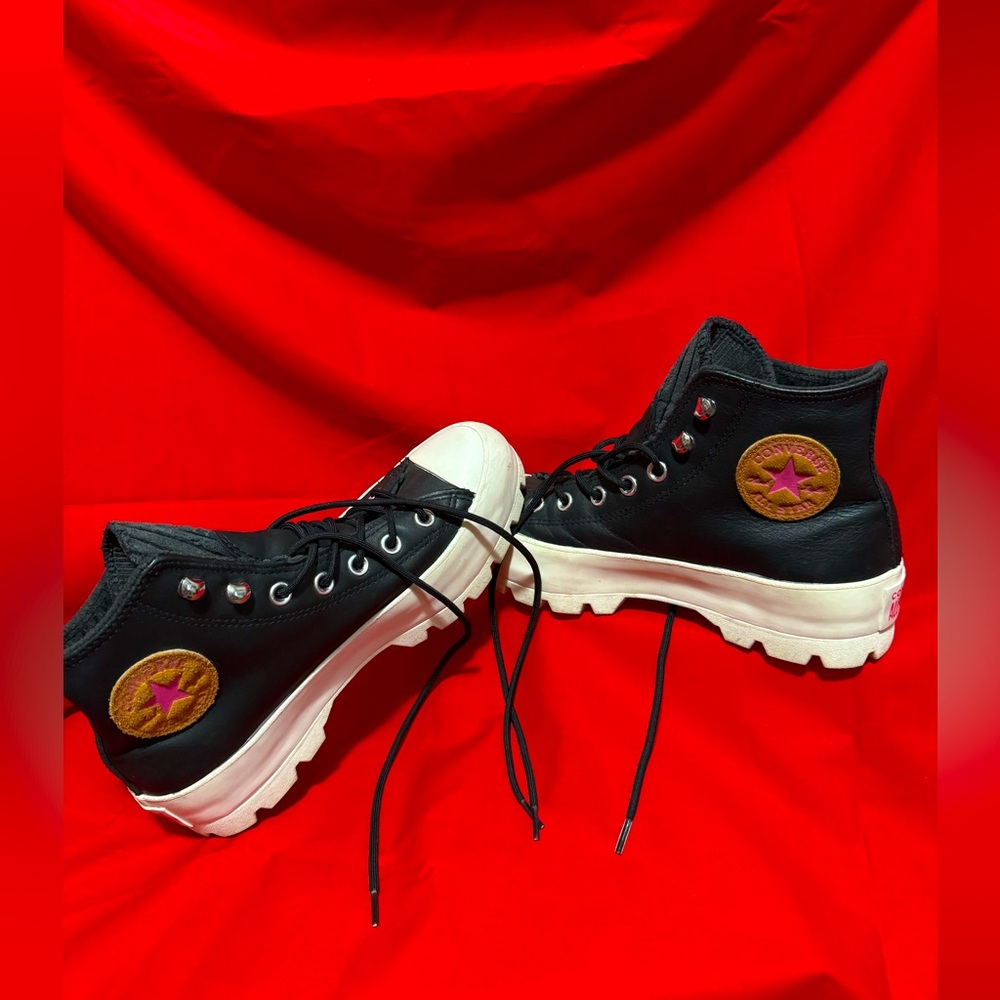 ⭐️CONVERSE GORTEX size 8 US women’s EXCELLENT condition!✨ AWESOME⭐️
